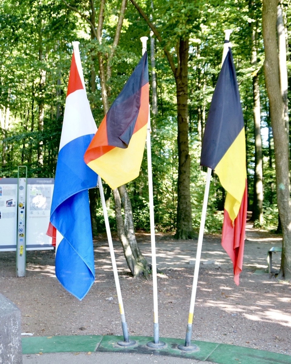 巨大迷路が難しい ベルギー ドイツ オランダの国境が交わる三国点 棚ぼたログ